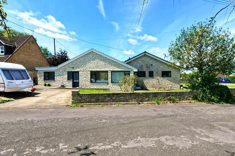 3 bedroom detached bungalow for sale, Glebeland Close, West Stafford