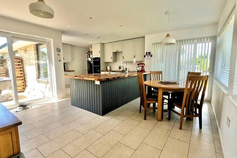 3 bedroom detached bungalow for sale, Glebeland Close, West Stafford