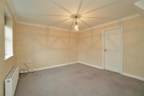 3 bedroom terraced house to rent, White House Close, Tollerton, York