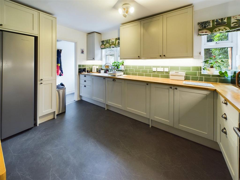Dennis Avenue, Nottingham NG9 3 bed terraced house for sale £235,000