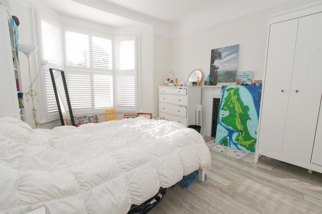 Bedroom c.jpg