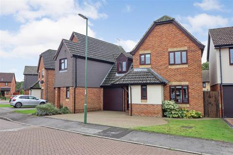 3 bedroom semi-detached house for sale, Oak Tree Way, Horsham