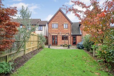 3 bedroom semi-detached house for sale, Oak Tree Way, Horsham