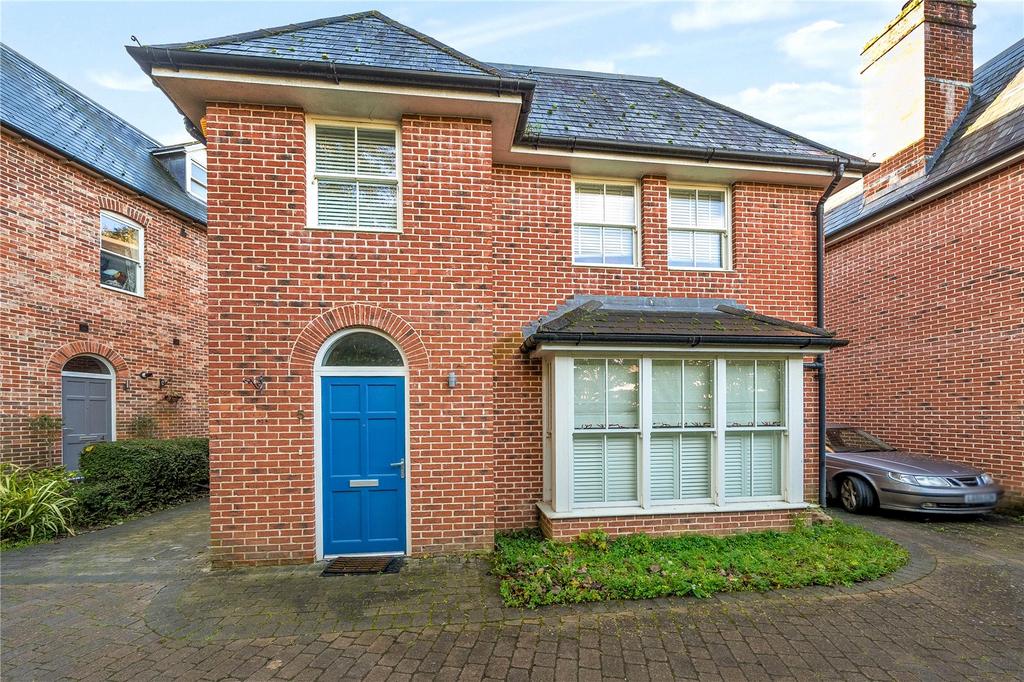 Chestnut Mead, Winchester, Hampshire... 3 bed detached house for sale