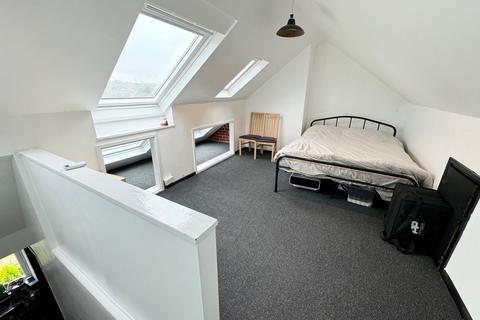 2 bedroom terraced house for sale, Coniston Grove, Baildon, Shipley, BD17
