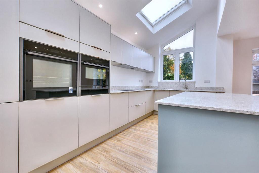 Kitchen 1.jpeg