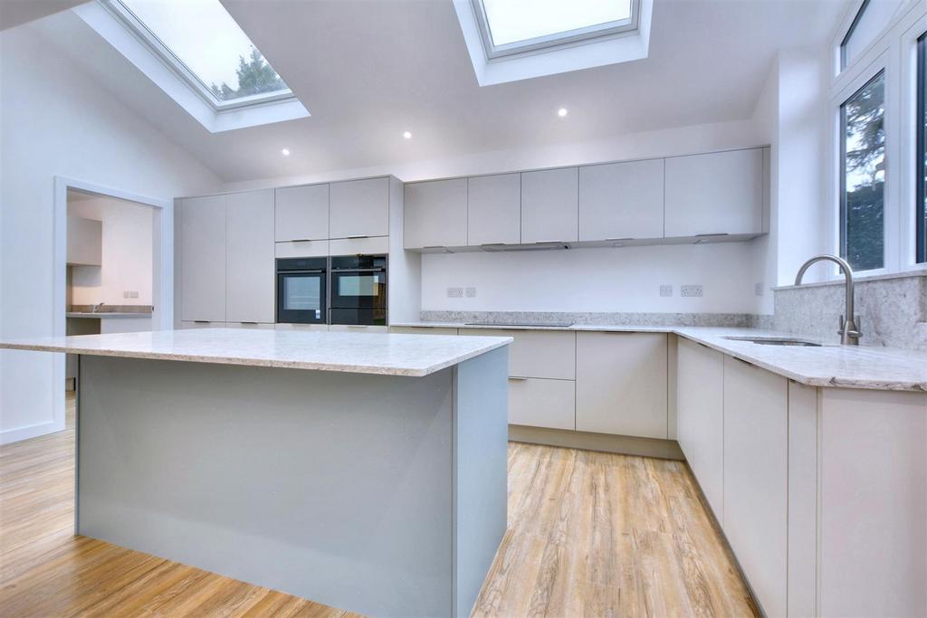 Kitchen 3.jpeg