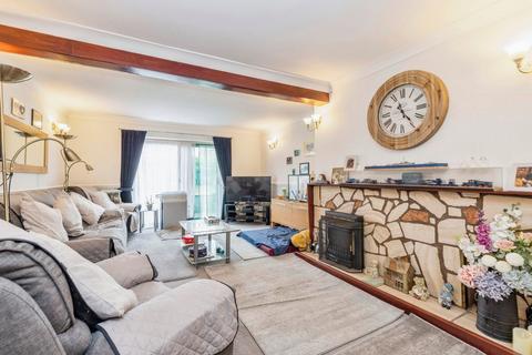 4 bedroom semi-detached house for sale, Moatfield Road, Bushey WD23