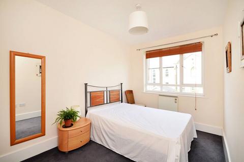 2 bedroom flat to rent, Wyndhams Court, Dalston, London, E8