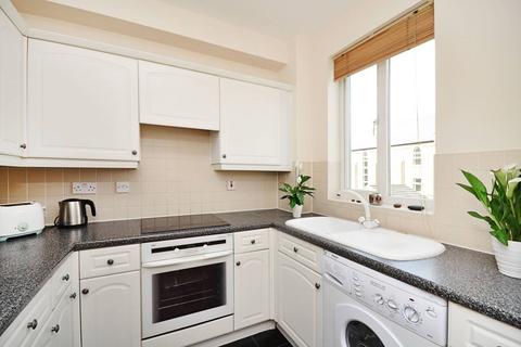 2 bedroom flat to rent, Wyndhams Court, Dalston, London, E8