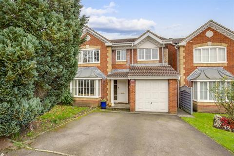 4 bedroom detached house to rent, The Spinney, High Wycombe HP11