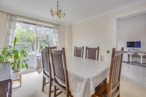 4 bedroom detached house to rent, The Spinney, High Wycombe HP11