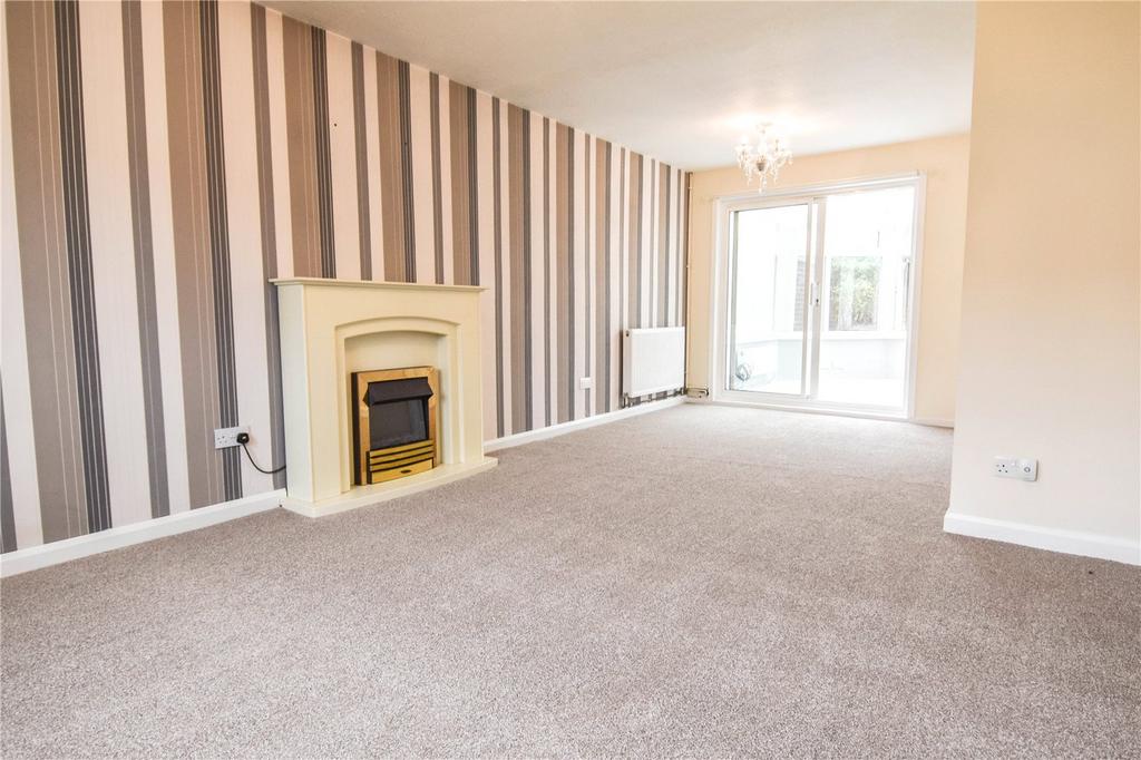 Woodrow Lane, Catshill, Bromsgrove... 3 bed end of terrace house to
