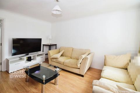 4 bedroom end of terrace house to rent, Lambert Road Banstead SM7