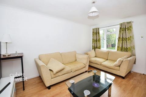 4 bedroom end of terrace house to rent, Lambert Road Banstead SM7