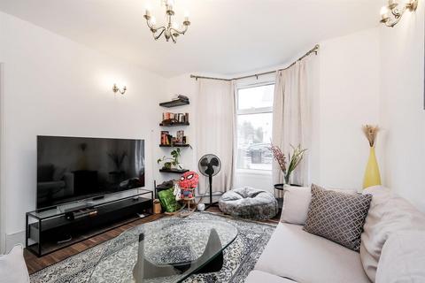 4 bedroom house to rent, Buxton Road, London