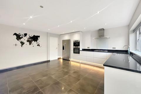 11 Brampton Close, Corringham, Stanford-le-hope, SS17 7NS