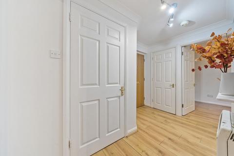 2 bedroom ground floor flat for sale, Rosebank Close, Teddington, TW11