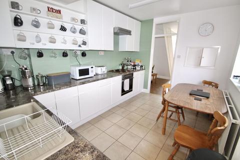 19 Rowdens Road, Wells, BA5 1TU