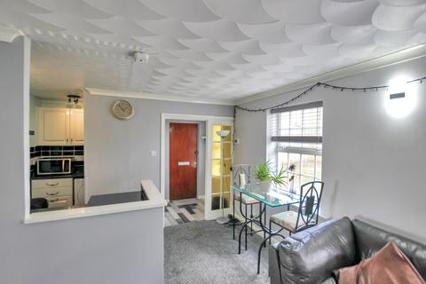 2 bedroom apartment for sale, Victoria Road West, New Romney TN28