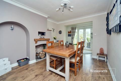 115 Elmstead Gardens, Worcester Park, KT4 7BG
