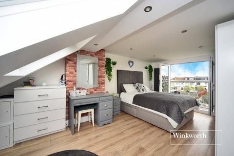 115 Elmstead Gardens, Worcester Park, KT4 7BG