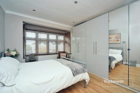 115 Elmstead Gardens, Worcester Park, KT4 7BG