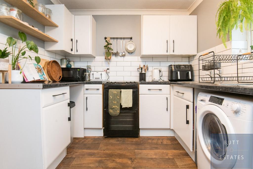 Exeter EX4 2 bed terraced house for sale £200,000