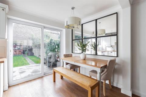 123 Penenden, New Ash Green, Longfield, DA3 8LT
