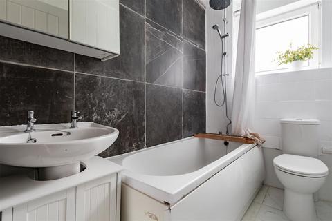 123 Penenden, New Ash Green, Longfield, DA3 8LT