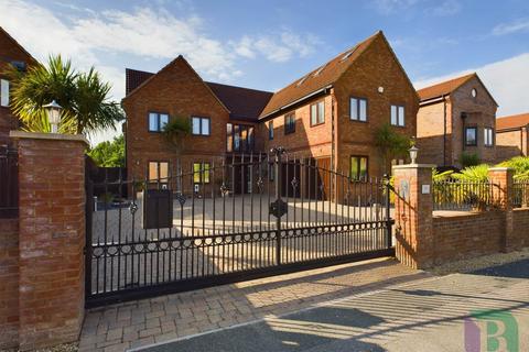 6 bedroom detached house for sale, Ashford Crescent, Milton Keynes MK8