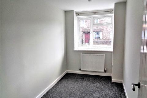 2 bedroom flat to rent, North Road, Yate, Bristol