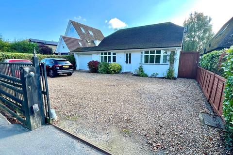 4 bedroom detached house for sale, Chesham Road, Bovingdon HP3