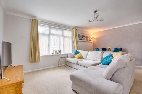 2 bedroom flat for sale, Wycombe View, Flackwell Heath, HP10