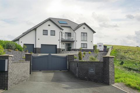 4 bedroom detached house for sale, Lon Llewelyn, Waunfawr