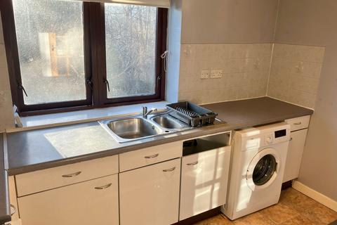 2 bedroom flat to rent, 48 Moorfoot Avenue, Glasgow PA2