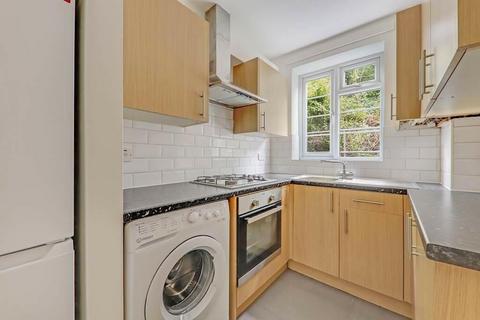 2 bedroom apartment to rent, Victoria Crescent, London SE19