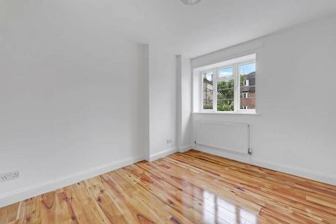 2 bedroom apartment to rent, Victoria Crescent, London SE19