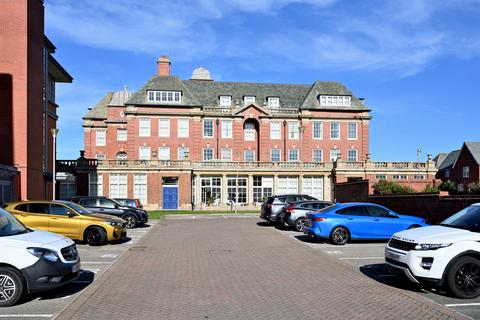 1 bedroom flat for sale, Queens Promenade, Blackpool FY2