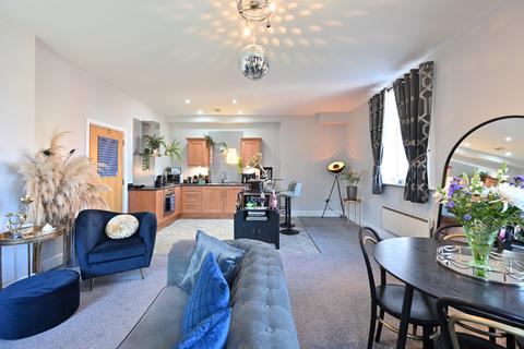 1 bedroom flat for sale, Queens Promenade, Blackpool FY2