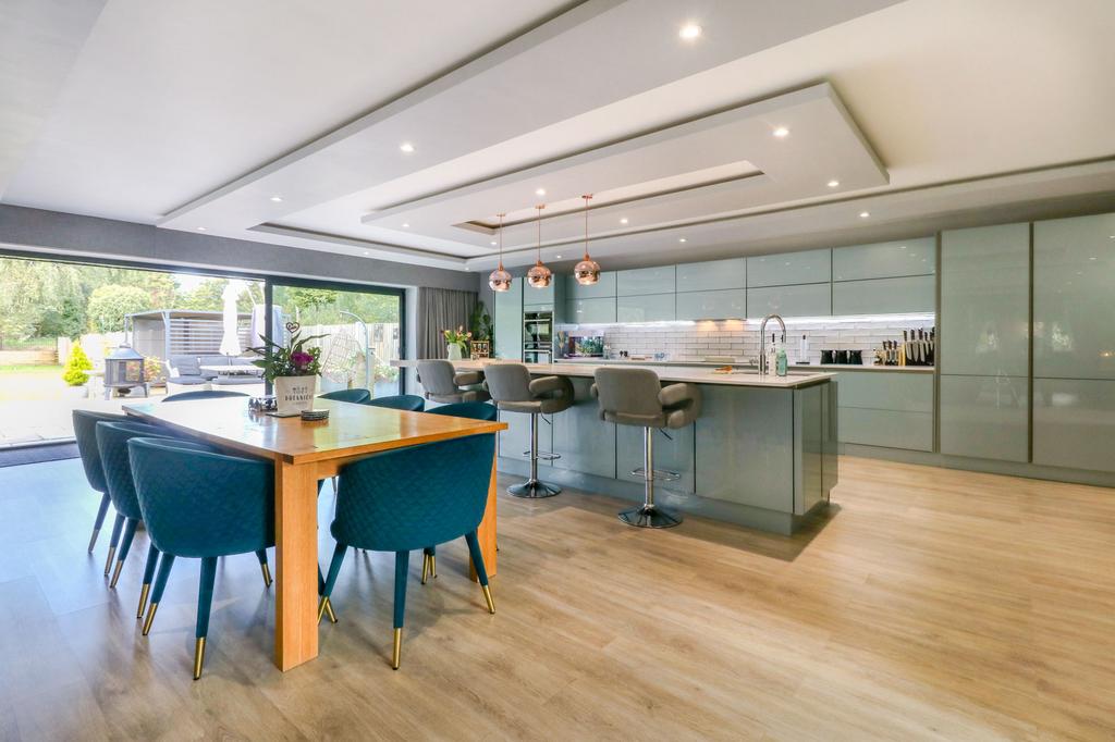 Kitchen/Dining Area