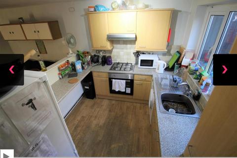 4 bedroom house to rent, Hyde Park Close, Leeds