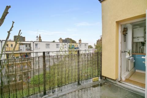 15 Cedar Court, London, SE7 7EH