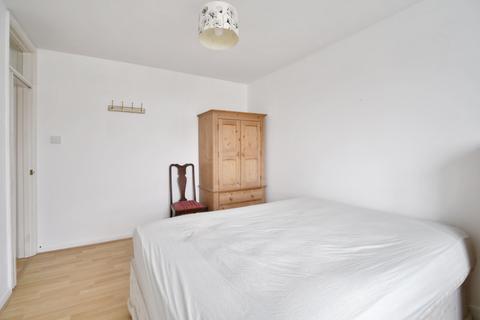 15 Cedar Court, London, SE7 7EH