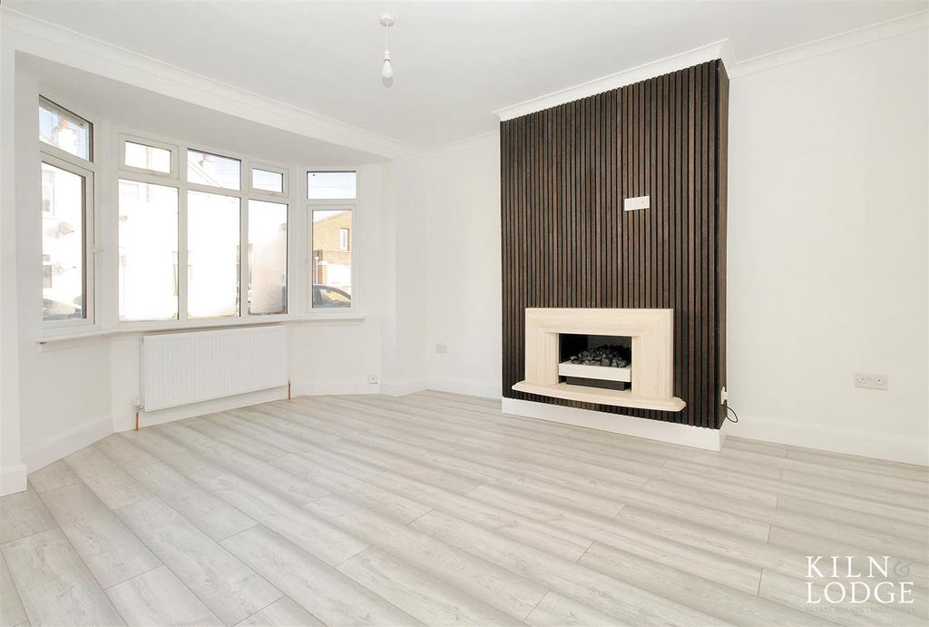 Glendale Gardens, LeighOnSea 4 bed terraced house for sale £629,000