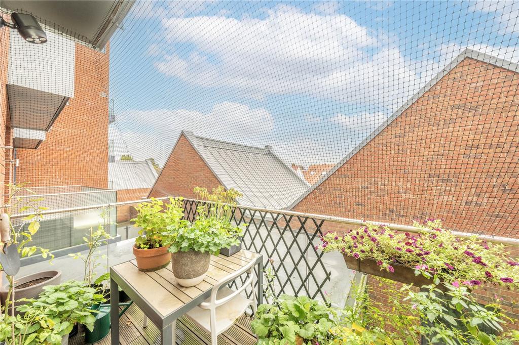 Gaumont Place, Streatham Hill SW2 2 bed apartment for sale £530,000