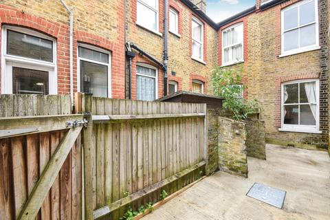 2 bedroom flat to rent, Harborough Road, Streatham SW16