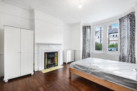 2 bedroom flat to rent, Harborough Road, Streatham SW16