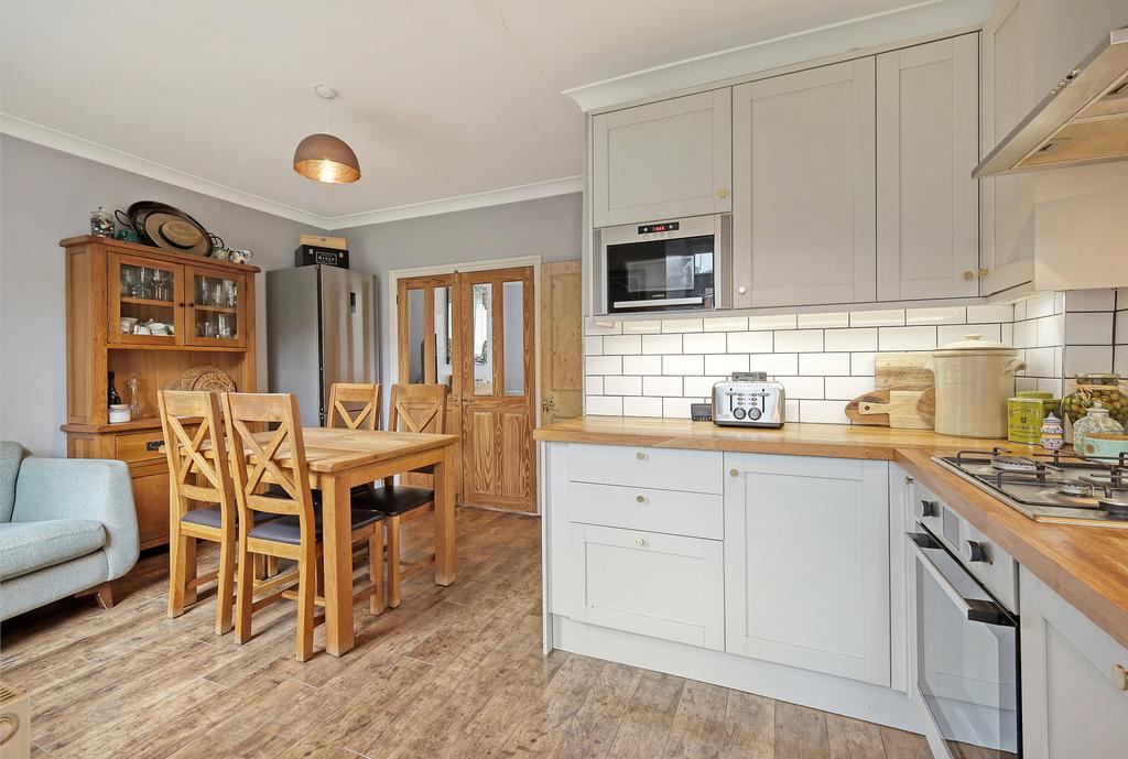 Craigdale Road, Hornchurch, RM11 2 bed semidetached house for sale £