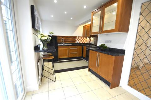 84 Barton Avenue, Romford, RM7 0ND